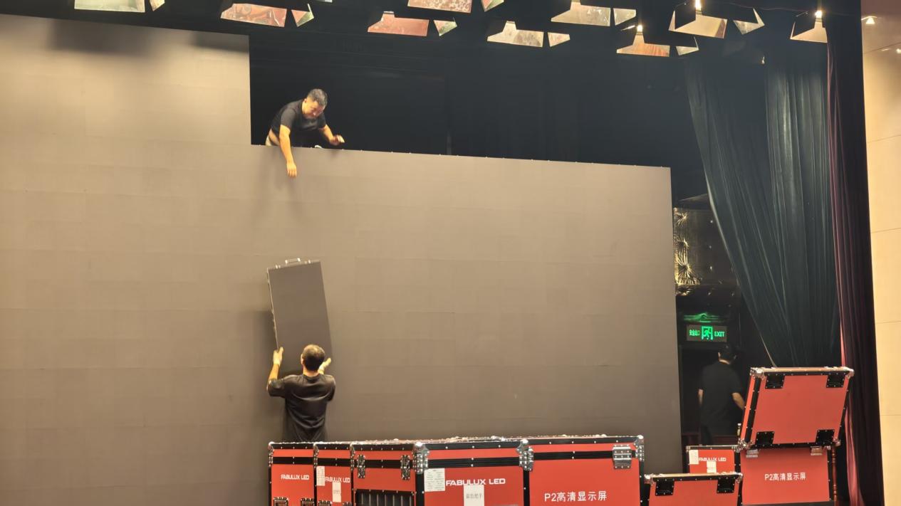 钢铁行业节能减排大会LED显示屏安装调试